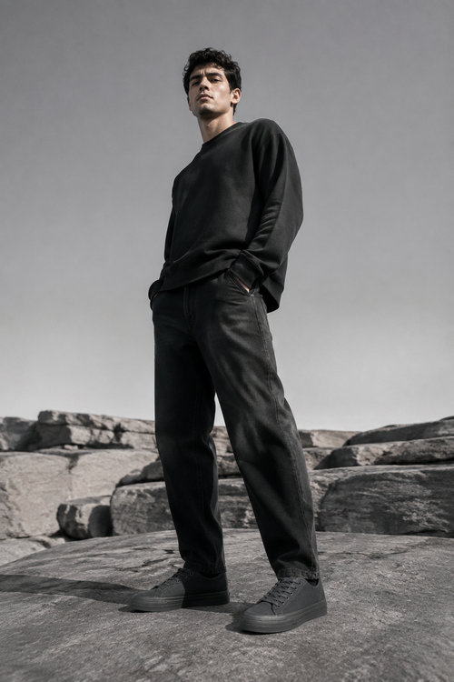 Carbon Retro Low worn by a FINALDARK fashion model